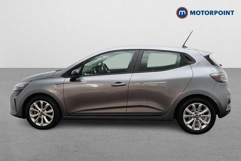 Begagnad Renault Clio V Evolution 143 HK (105 kW) 2024 Grå Halvkombi