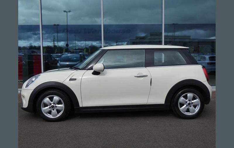 Used Mini ONE Hatch 101 HP (74 kW) 2018 White Hatchback
