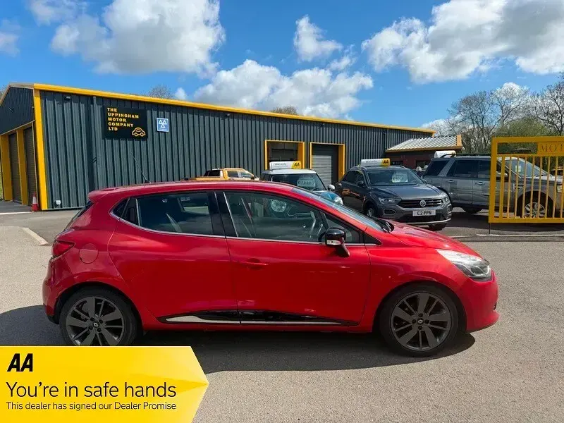 Used Renault Clio IV Dynamique 90 HP (66 kW) 2015 Red Hatchback