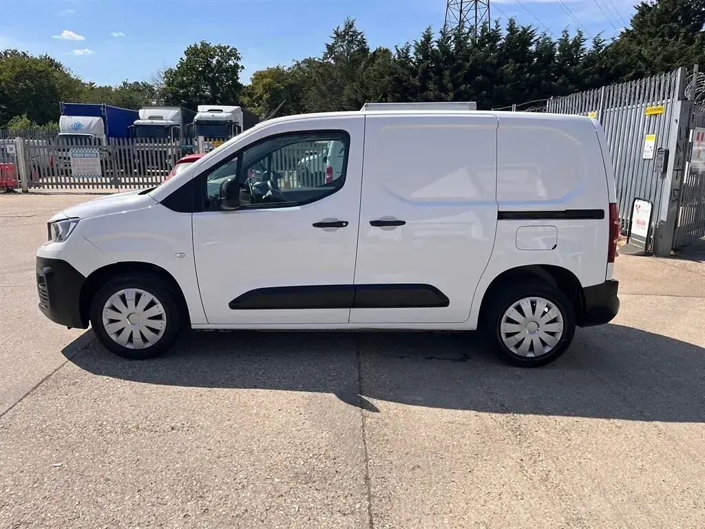 Used Peugeot Partner 131 HP (96 kW) 2020 White MPV
