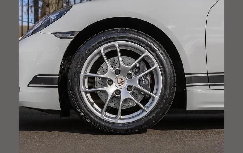 Used Porsche Cayman 296 HP (217 kW) 2019 White Coupe