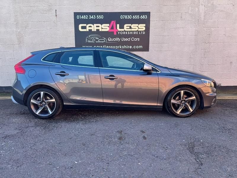 Used Volvo V40 R-Design 115 HP (84 kW) 2014 Grey Hatchback