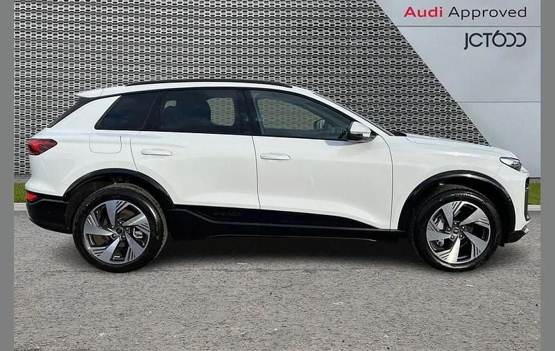 Used Audi Q6 e-tron S-Line 225 kW (306 HP) 2024 White SUV