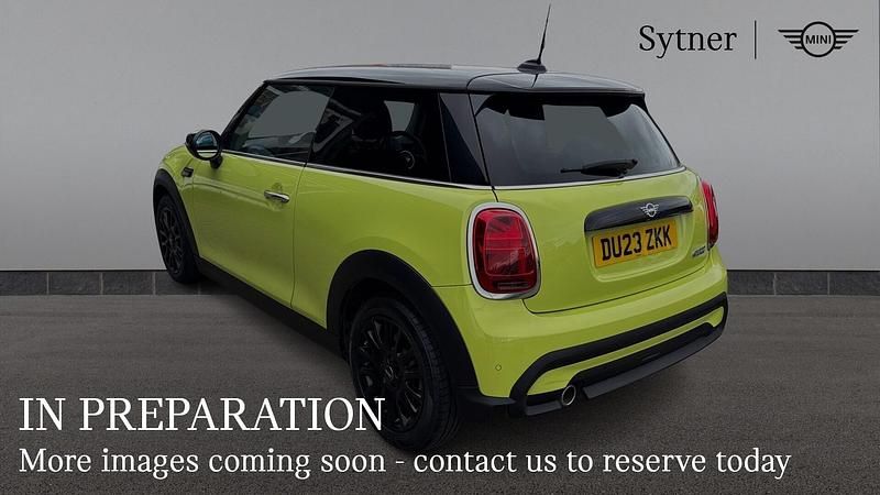 Used Mini Cooper Classic 134 HP (98 kW) 2023 Yellow Hatchback