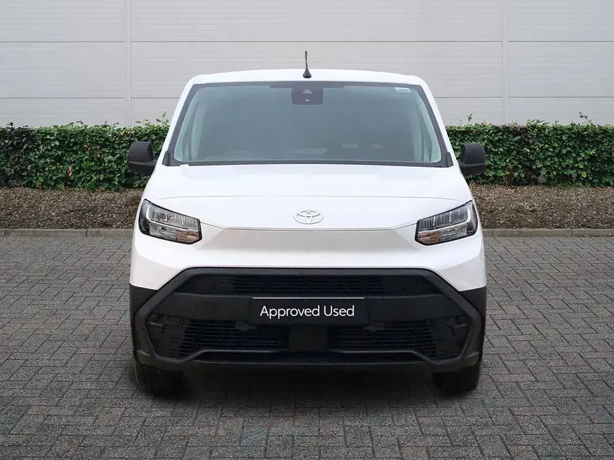 Used Toyota Proace Active 120 HP (88 kW) 2025 White MPV