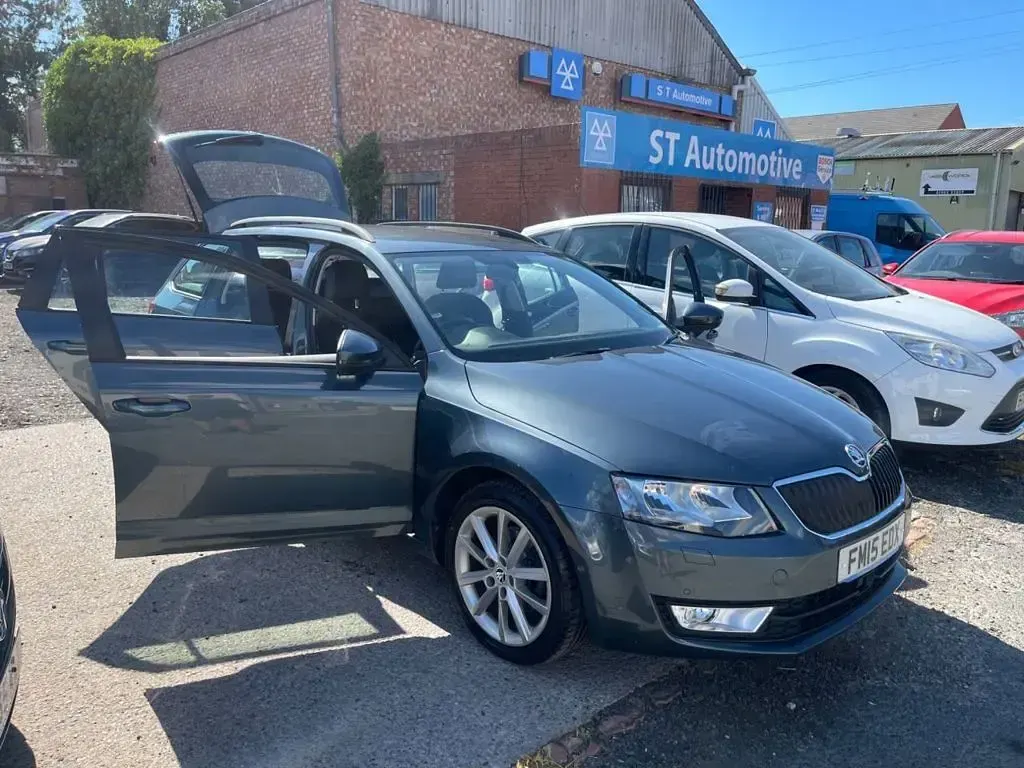 Used Skoda Octavia SE L 150 HP (110 kW) 2015 Grey Estate