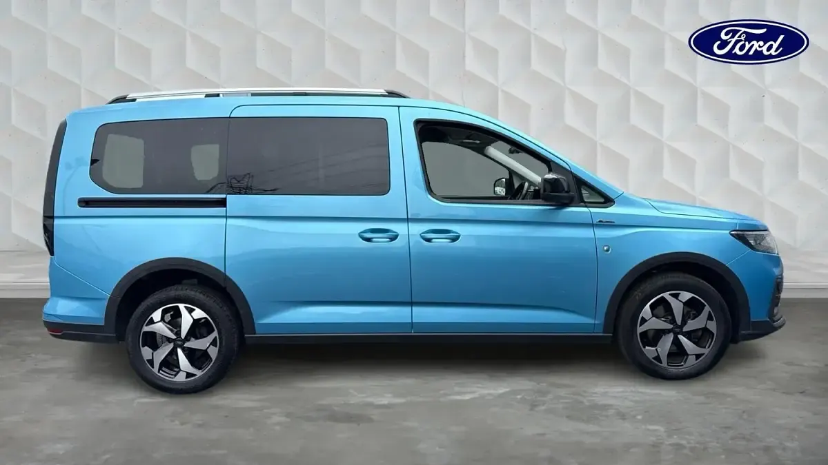 Used Ford Grand Tourneo Connect Active 122 HP (89 kW) 2023 Boundless blue MPV