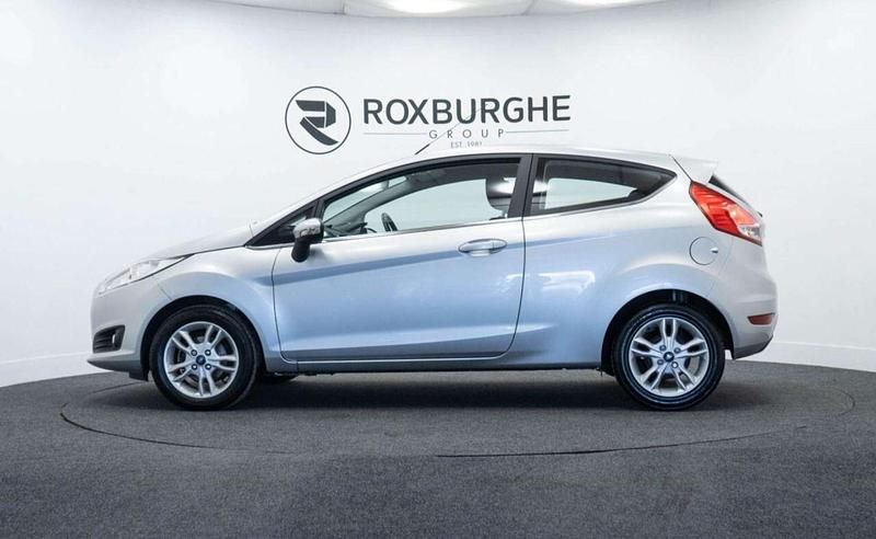 Used Ford Fiesta Zetec 82 HP (60 kW) 2015 Silver Hatchback