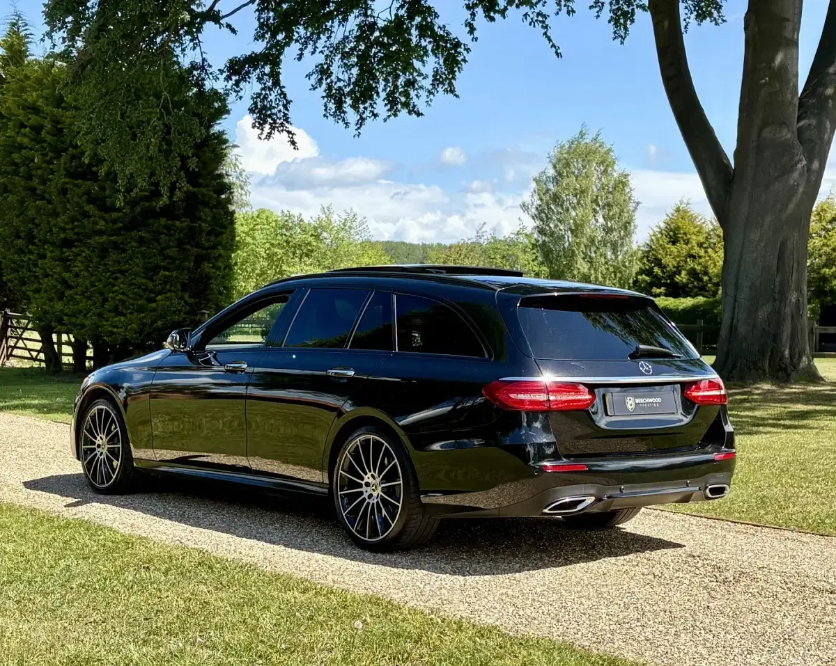 Usado Mercedes E400 AMG line 340 HP (250 kW) 2019 Preto Carrinha