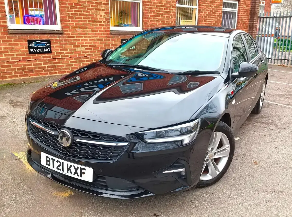 Usado Vauxhall Insignia Sport 122 CV (89 kW) 2021 Negro Utilitario