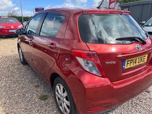 Begagnad Toyota Yaris 99 HK (72 kW) 2014 Halvkombi