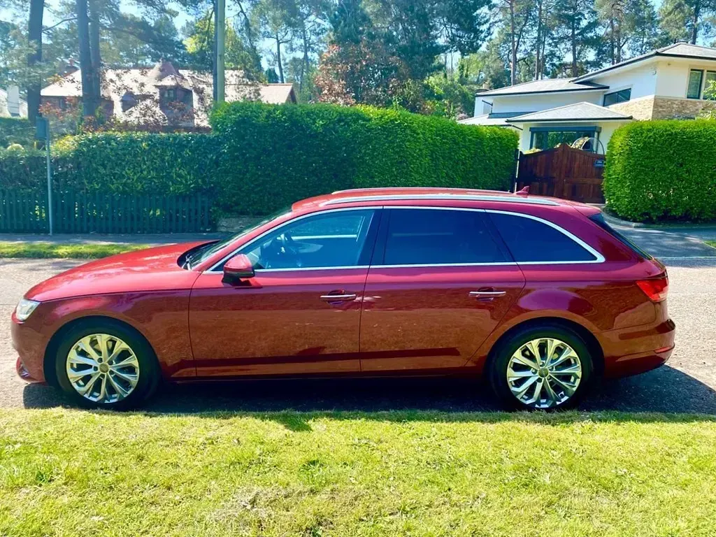 Used Audi A4 Design 150 HP (110 kW) 2016 Red Estate