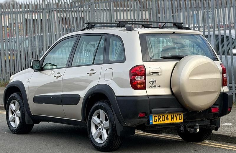 Usado Toyota RAV4 147 HP (108 kW) 2004 Bege SUV