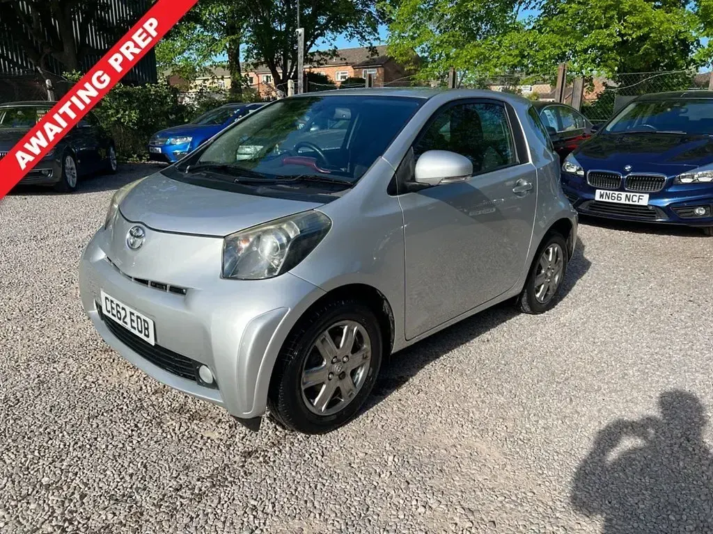 Used Toyota iQ 68 HP (50 kW) 2012 Silver Hatchback
