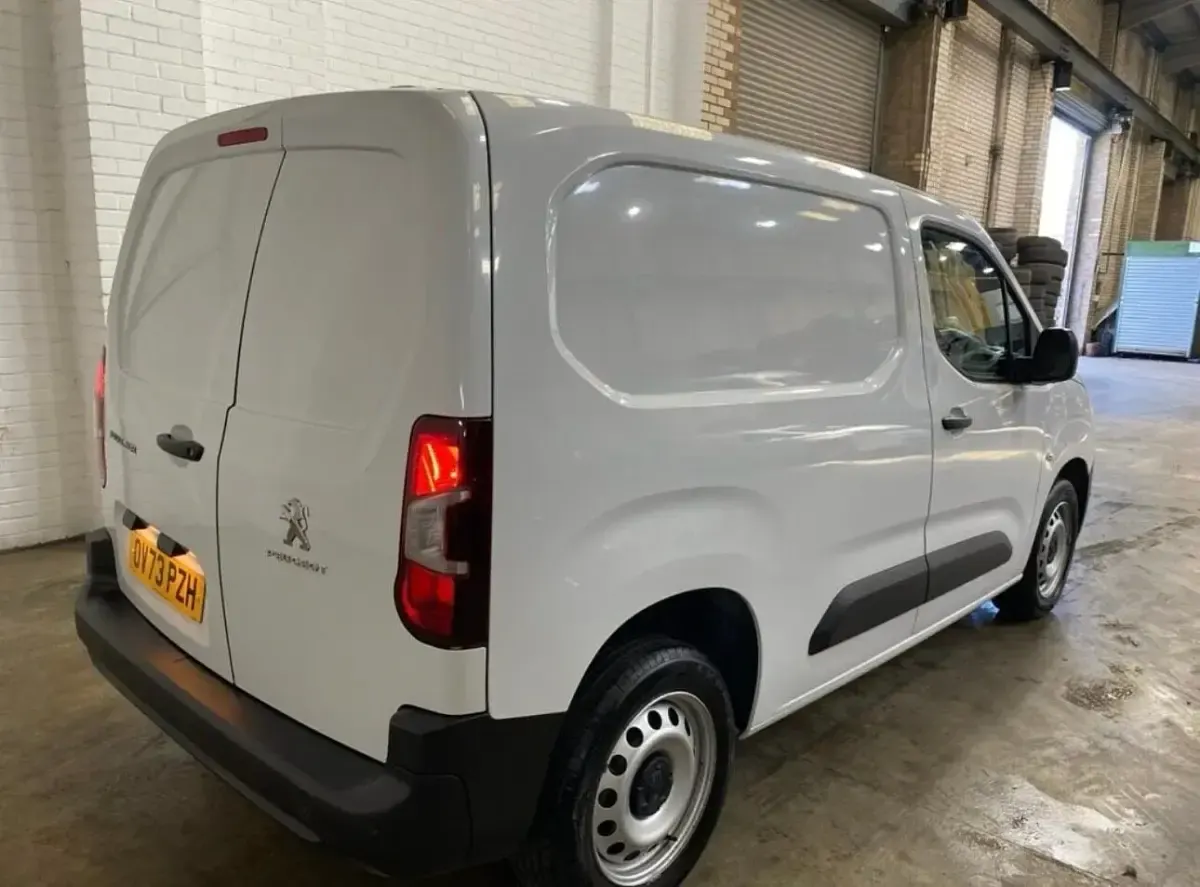 Used Peugeot Partner Premium 131 HP (96 kW) 2023 White MPV