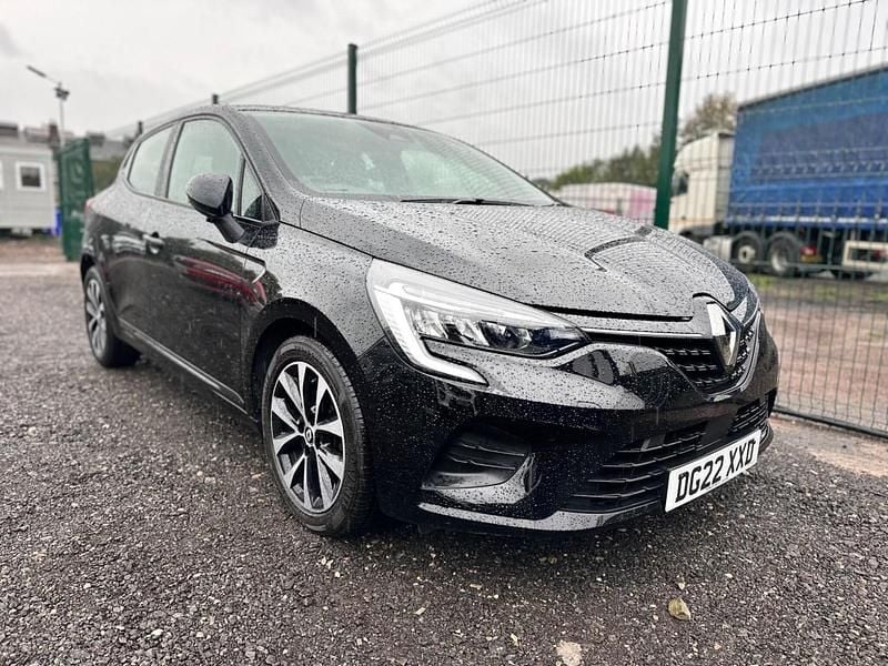 Used Renault Clio V Iconic 90 HP (66 kW) 2022 Black Hatchback