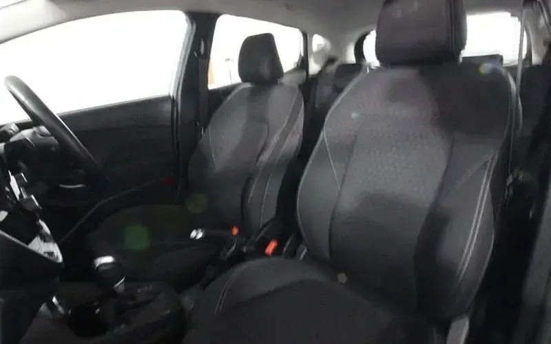 Used Ford Fiesta Zetec 101 HP (74 kW) 2019 White Hatchback