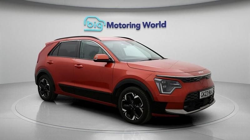 Used Kia e-Niro 147 kW (201 HP) 2023 Orange SUV
