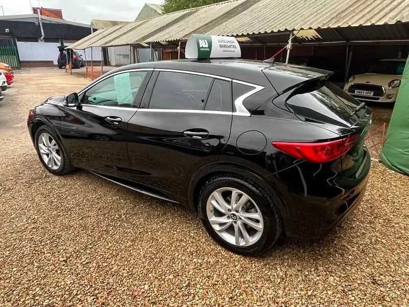 Used Infiniti Q30 Business Executive 109 HP (80 kW) 2017 Black Hatchback