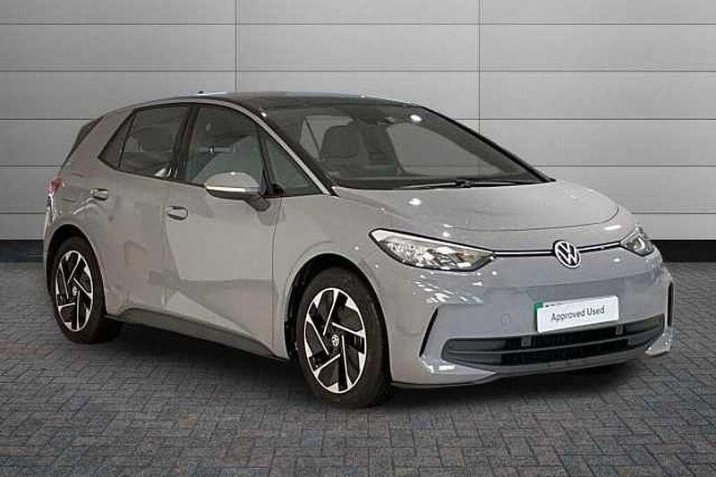 Moonstone grey with black roof Used 2024 VW ID.3 Pro Hatchback | £20,990 (Fair price) - Image 1/4