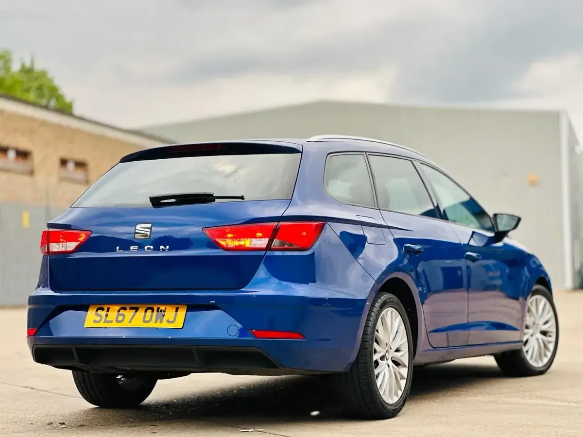 Used Seat Leon ST SE Dynamic 110 HP (80 kW) 2017 Blue Estate