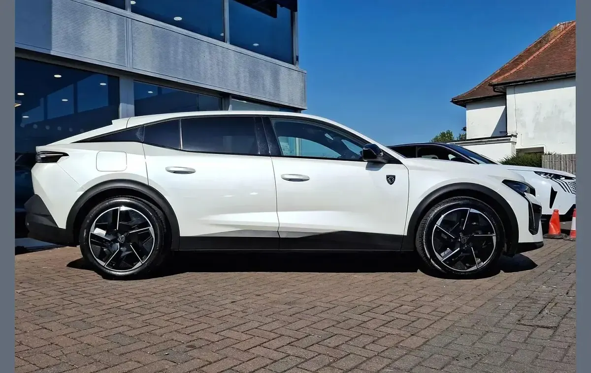 Usado Peugeot 408 GTi 222 CV (163 kW) 2023 Blanco SUV