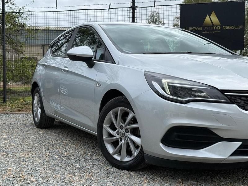 Second-hand Vauxhall Astra Business Edition 105 CP (77 kW) 2020 Argintiu Hatchback
