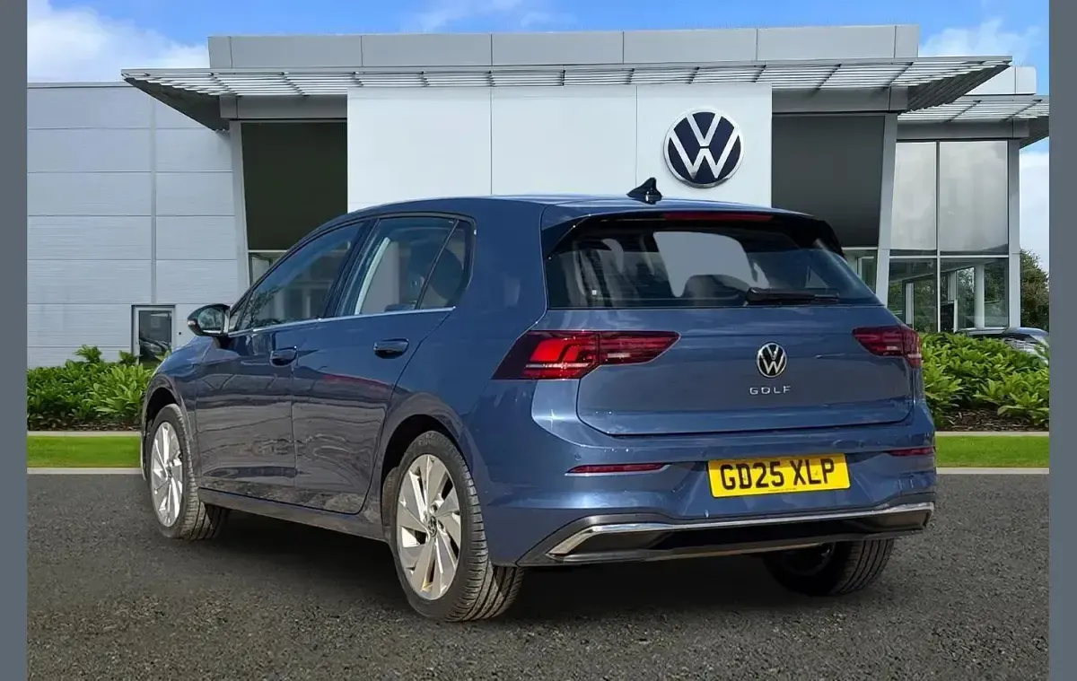 Used VW Golf VIII Style 150 HP (110 kW) 2025 Blue Hatchback