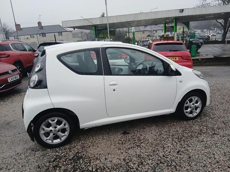 Used Citroën C1 VTR Sport 68 HP (50 kW) 2011 White Hatchback