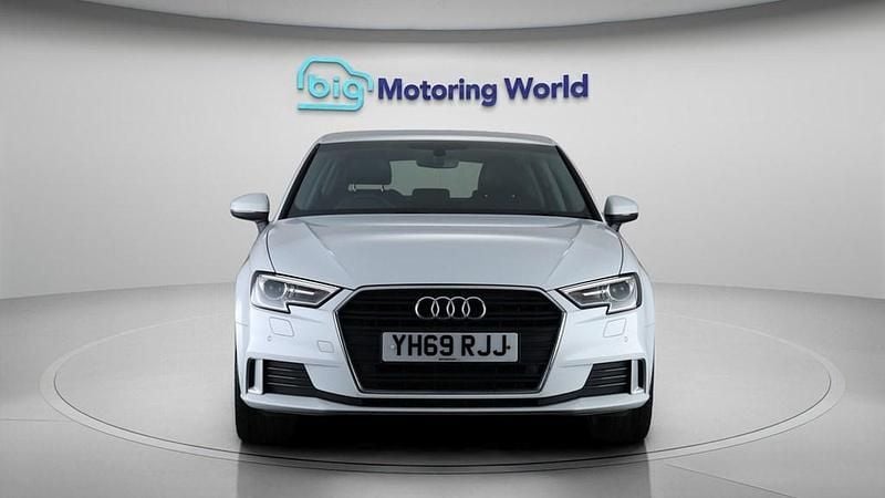 Used Audi A3 Sportback Sport 150 HP (110 kW) 2019 White Hatchback