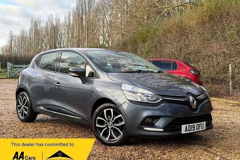 Used 2025 Renault Clio V Play Hatchback | £5,500 (Super price) - Image 1/1