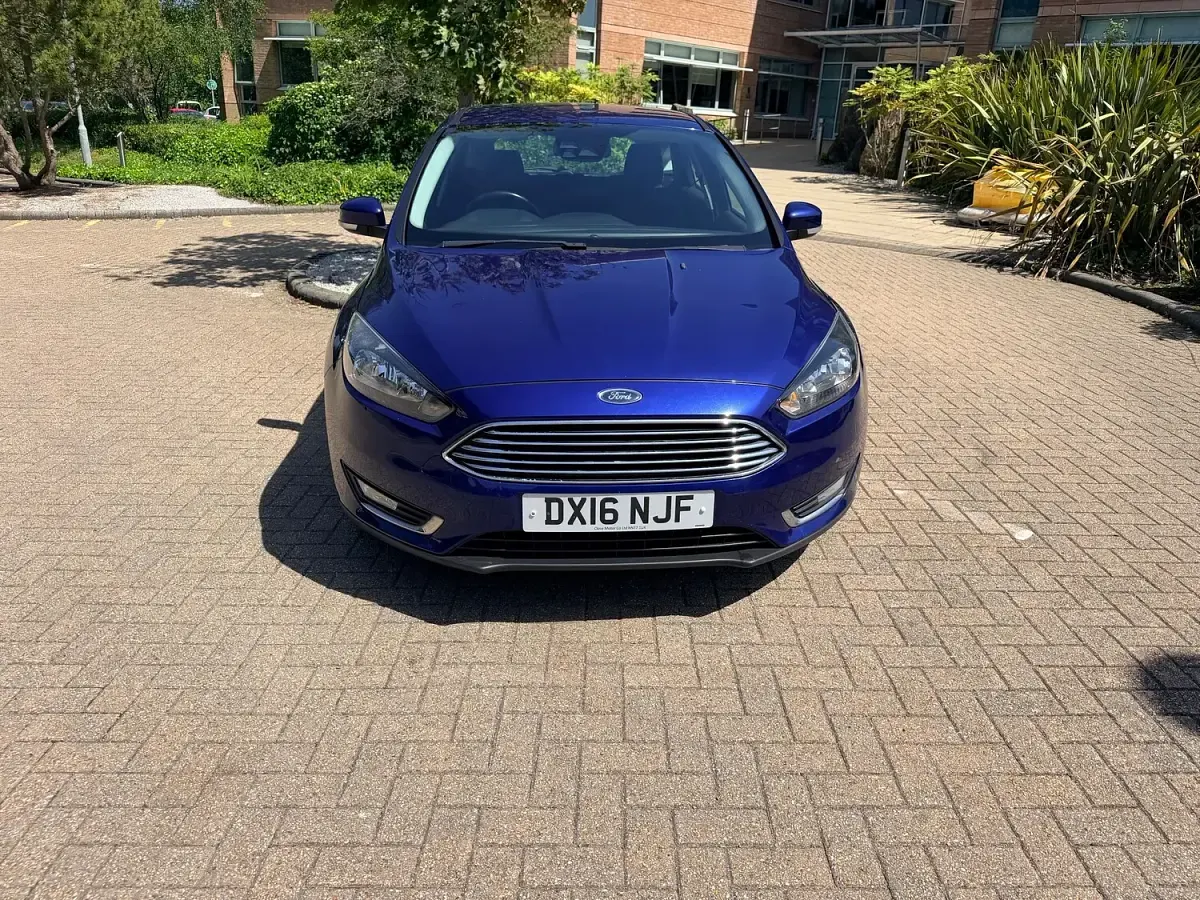 Used Ford Focus Titanium 100 HP (73 kW) 2016 Blue Hatchback