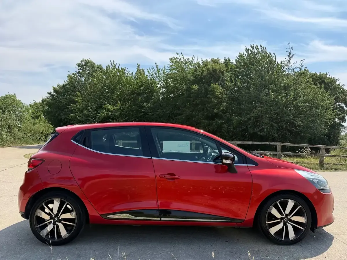 Used Renault Clio Dynamique 90 HP (66 kW) 2015 Red Hatchback
