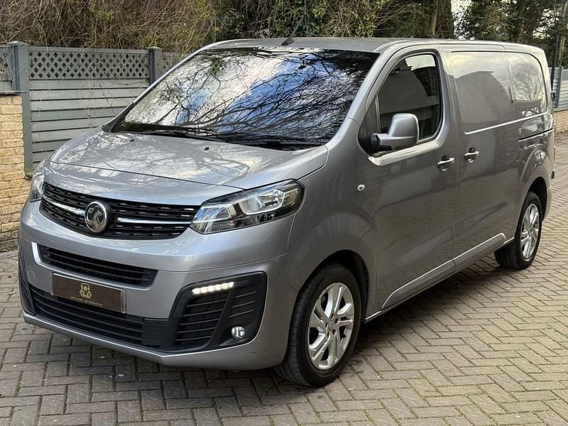 Used Vauxhall Vivaro Elite 120 HP (88 kW) 2020 Grey MPV