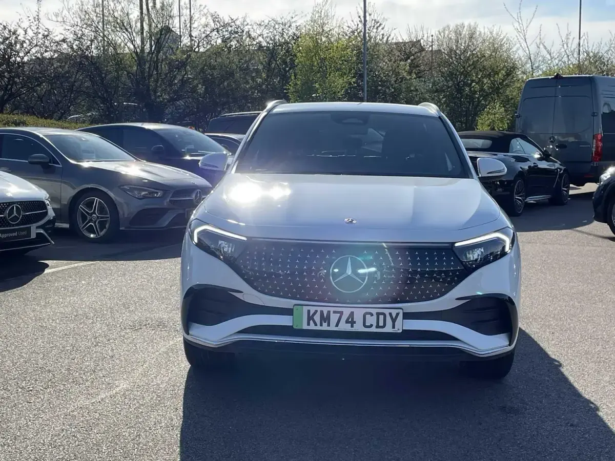 Begagnad Mercedes EQA300 Executive 167 kW (228 HK) 2024 Vit SUV