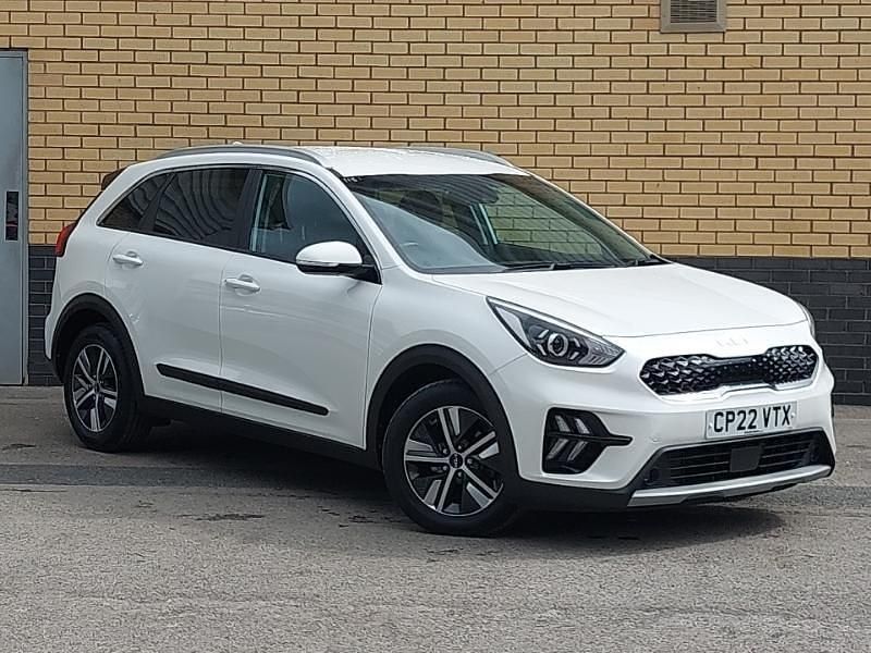White Used 2022 Kia Niro 2 SUV | £16,698 (Fair price) - Image 1/4