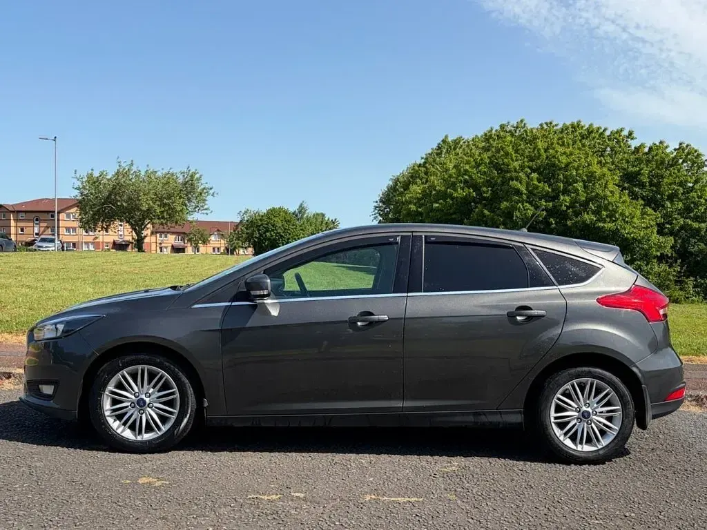 Used Ford Focus Zetec 120 HP (88 kW) 2017 Grey Hatchback
