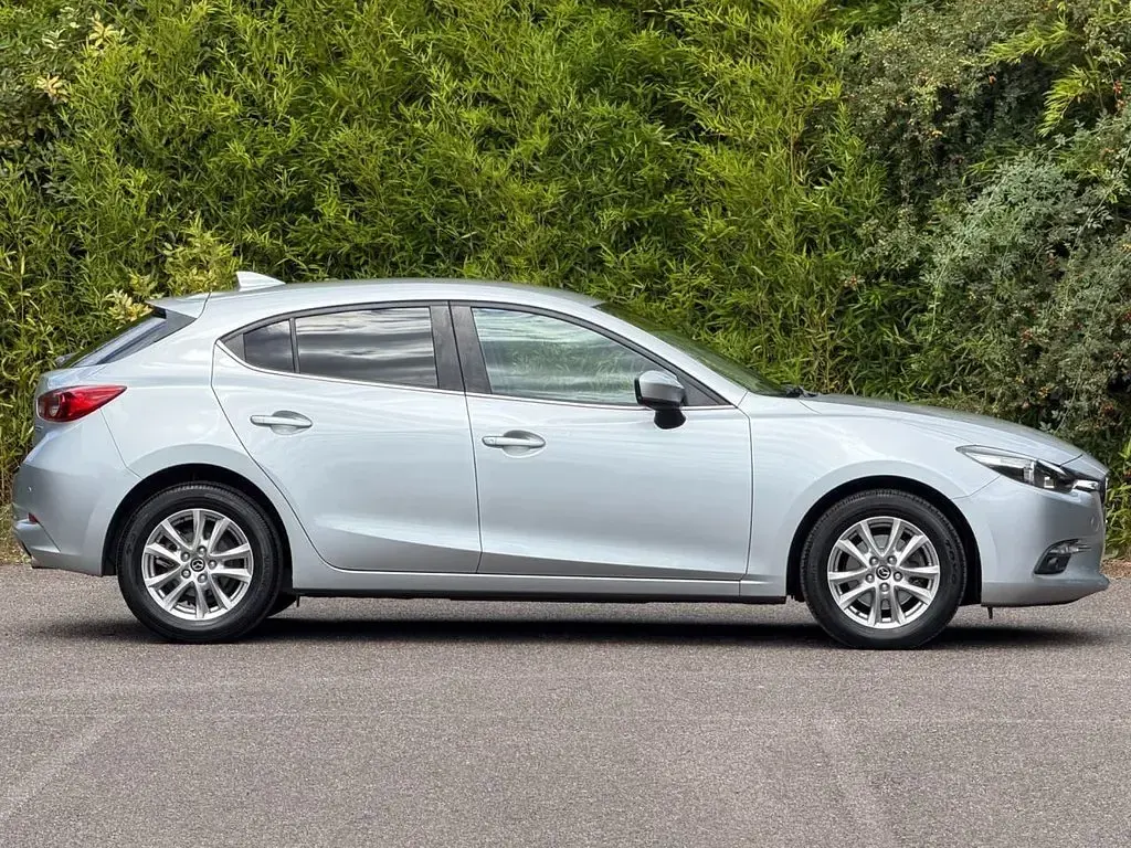 Used Mazda 3 121 HP (88 kW) 2017 Silver Hatchback