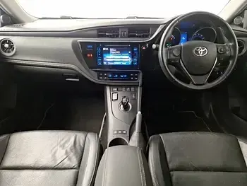 Used Toyota Auris Hybrid 136 HP (100 kW) 2018 Blue Hatchback