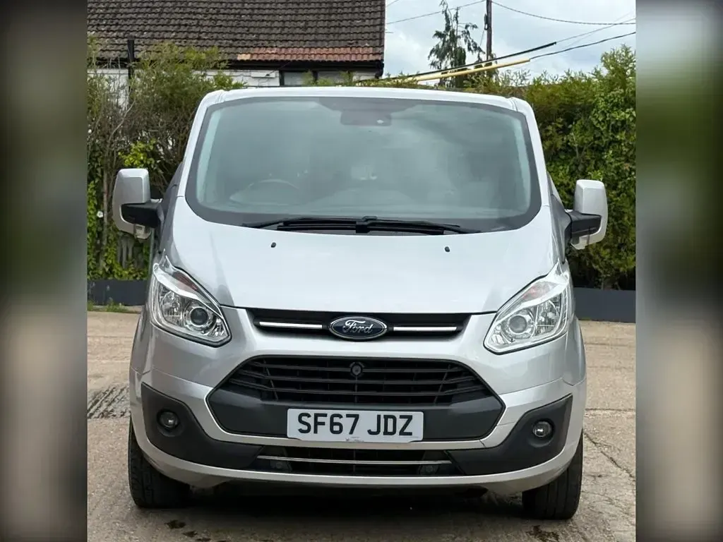 Used Ford Tourneo Custom Titanium 128 HP (94 kW) 2017 Silver Van