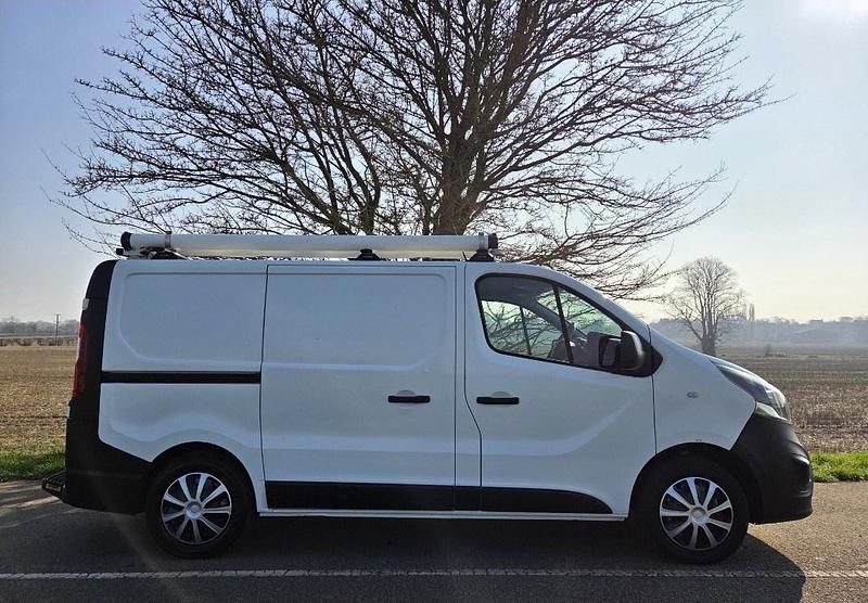 Second-hand Vauxhall Vivaro 2018 Alb