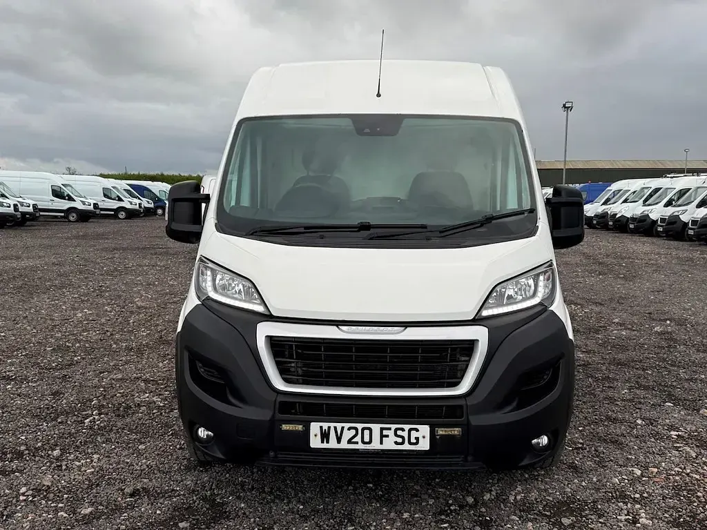 Usado Peugeot Boxer 140 HP (102 kW) 2020 Branco Van