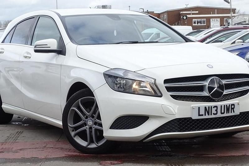 Used Mercedes A180 109 HP (80 kW) 2013 White Hatchback
