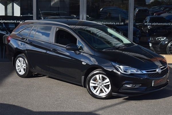 Mineral black Used 2018 Vauxhall Astra Design Edition Estate | £7,490 (Fair price) - Image 1/1
