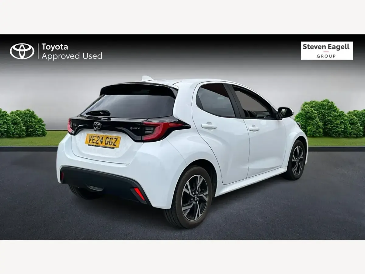 Used Toyota Yaris Design 116 HP (85 kW) 2024 White Hatchback
