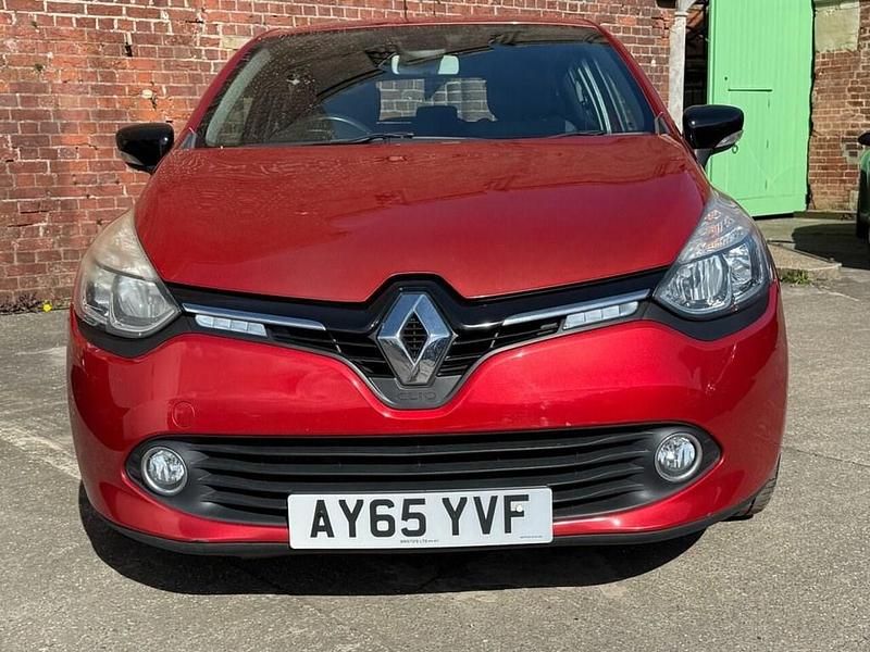 Used Renault Clio IV Dynamique 90 HP (66 kW) 2015 Red Hatchback