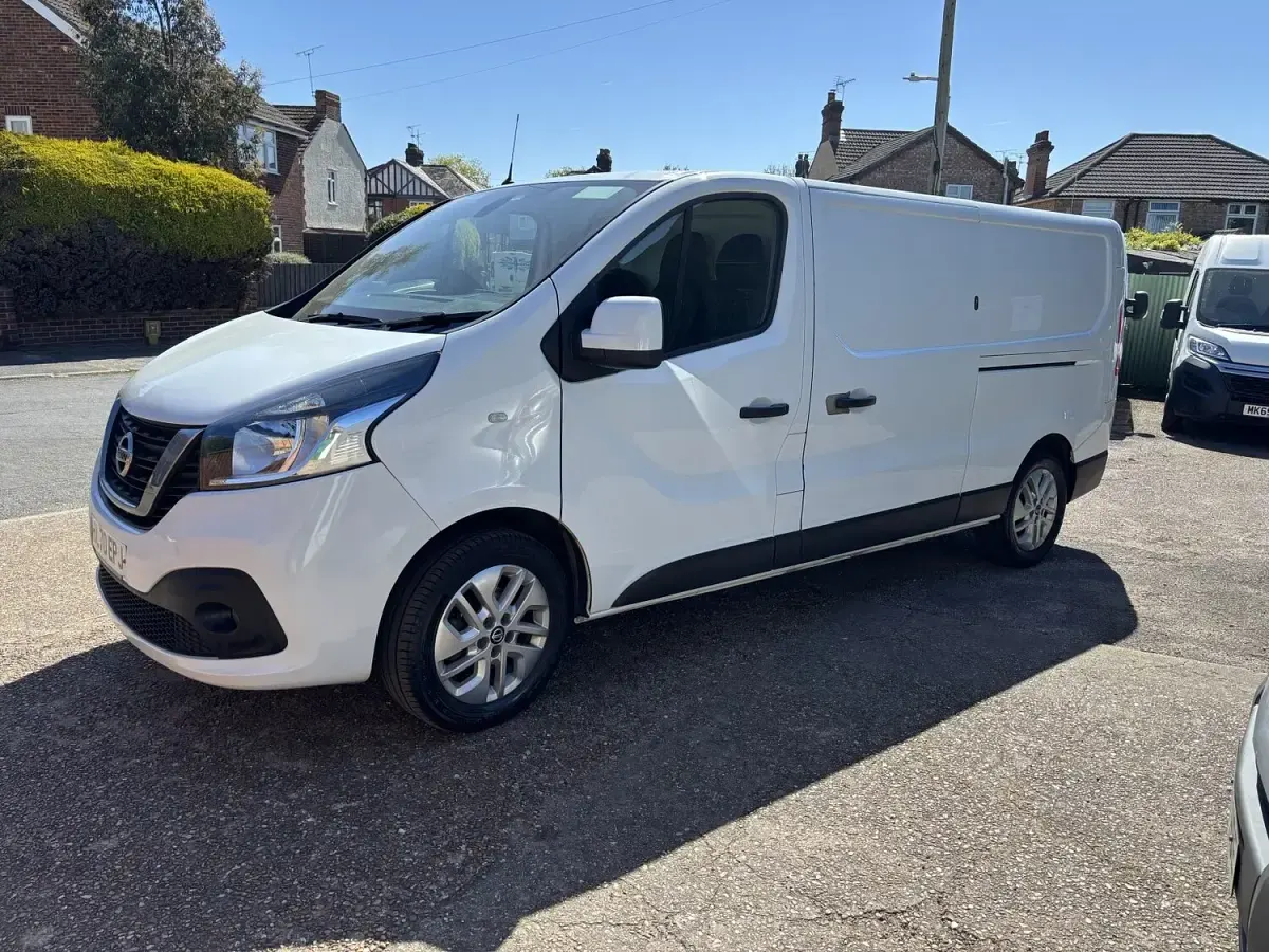 Used Nissan NV300 Acenta 120 HP (88 kW) 2020 White Van