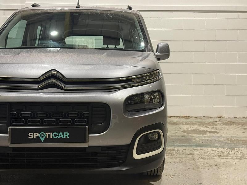 Usado Citroën Berlingo Flair 127 HP (93 kW) 2019 Cinzento Monovolume