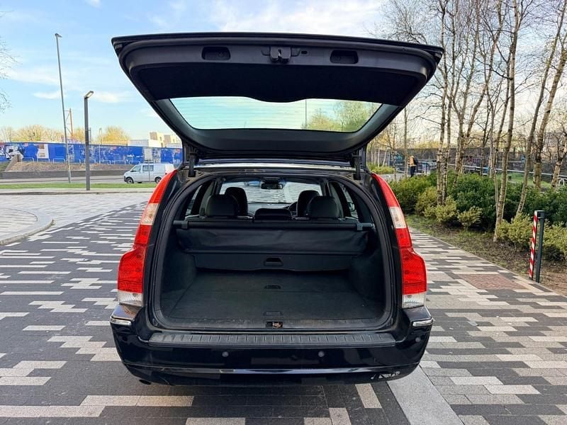 Używany Volvo V70 SE 2007 Czarny Kombi