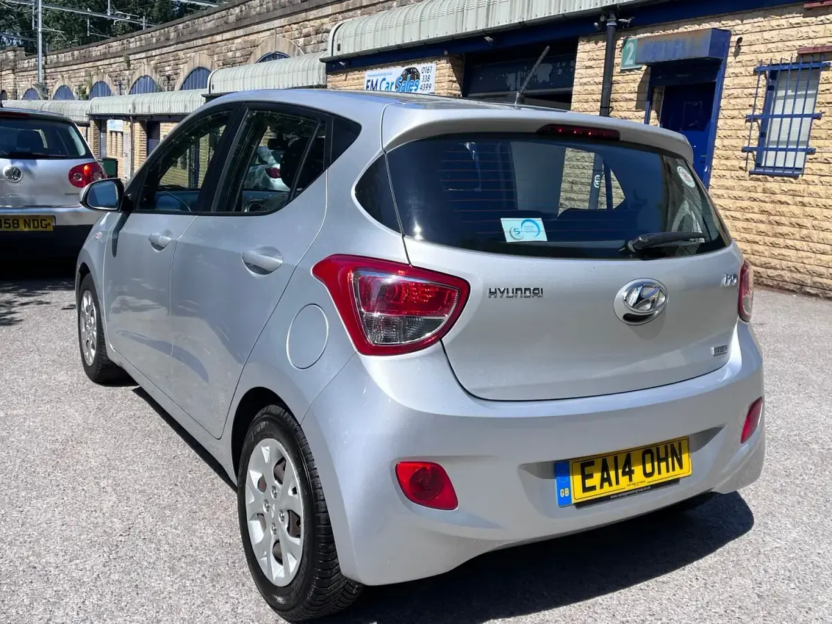 Used Hyundai i10 SE 87 HP (63 kW) 2014 Silver Hatchback